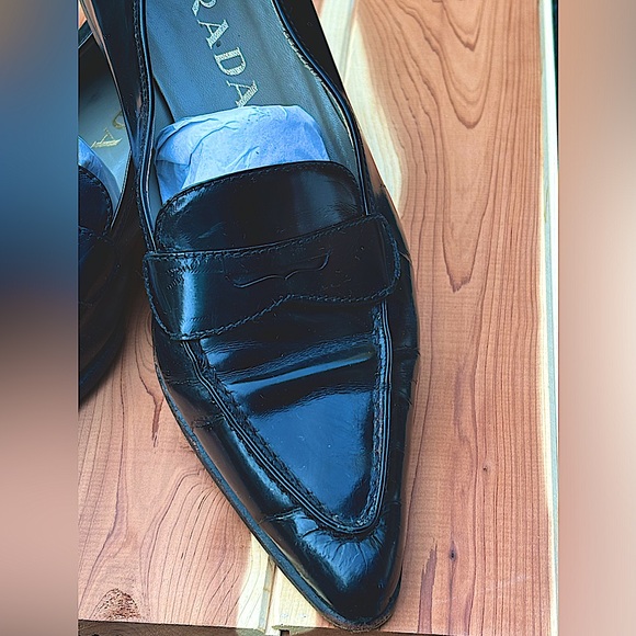 Prada Black Leather Loafers, Pointy Toe. Vintage 1990’s Woman’s size 39 1/2 / 9 - Picture 8 of 16
